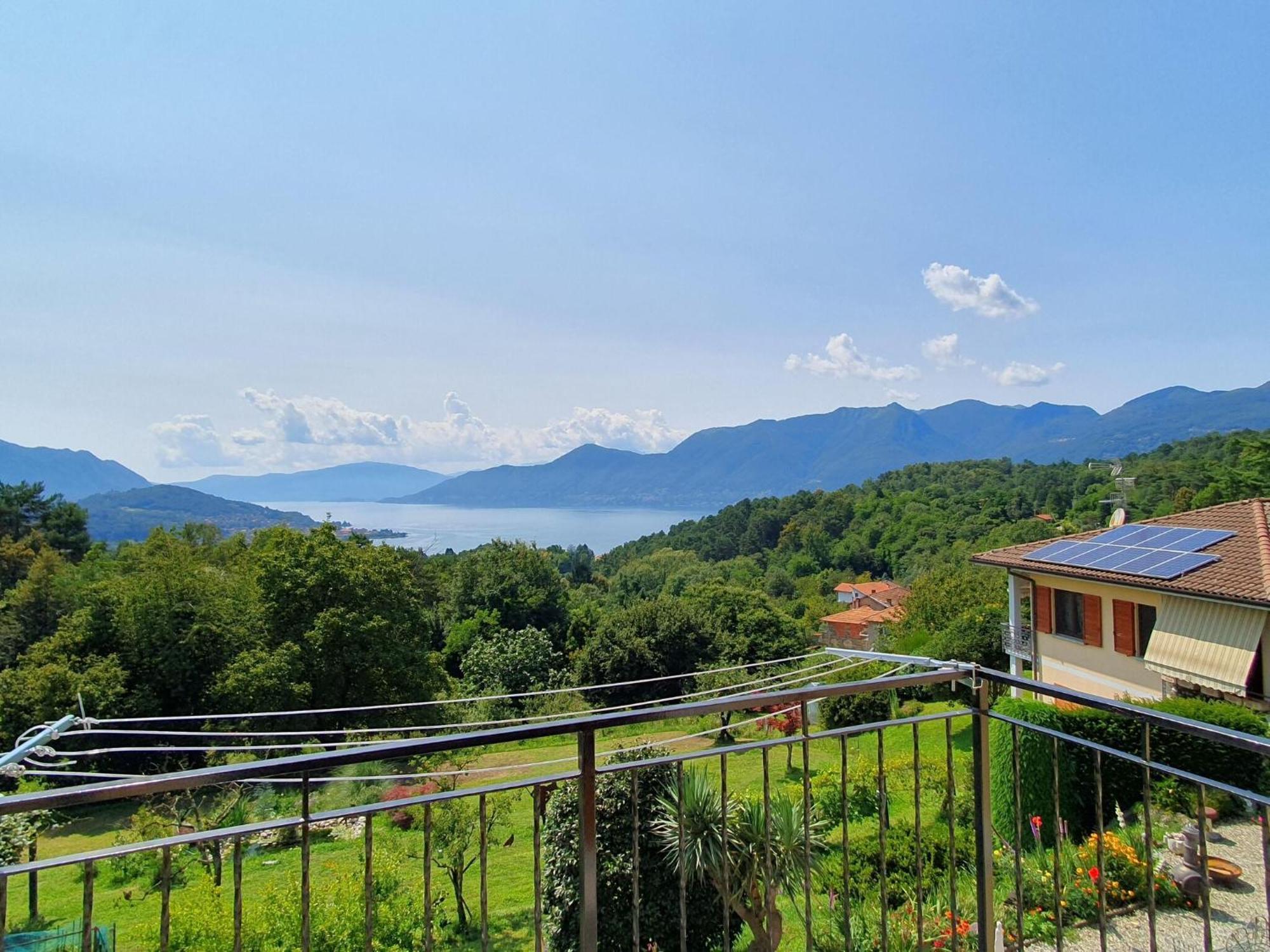 Villa With Enchanting Garden Overlooking The Lake Luino Εξωτερικό φωτογραφία